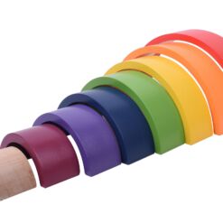 צעצוע עץ לפיתוח היצירתיות, קשת בענן המכיל 8 חלקי עץ בצבעים וגדלים שונים המסייעים לפיתוח תיאום עין ויד