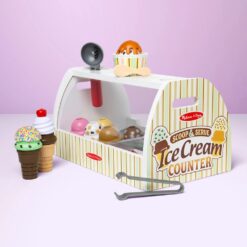 Alternative view of מליסה ודאג - דוכן גלידה נייד מעץ